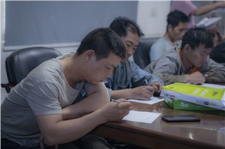 朝陽(yáng)集團(tuán)開(kāi)展行車和有限作業(yè)空間安全操作培訓(xùn)、道路交通安全培訓(xùn)